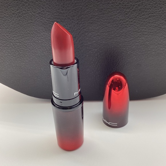 MAC Love Me Lipstick in E For Effortless - BNIB & Discontinued - Picture 7 of 11